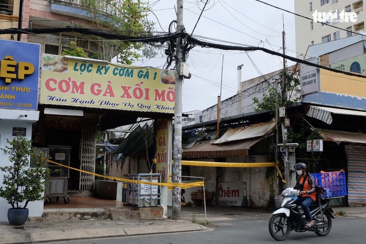 Cho bán mang đi nhưng chủ quán chưa dám mạo hiểm thêm - Ảnh 2.