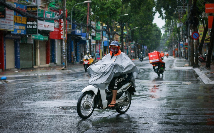 Vì sao bão lệch phía nam so với dự báo ban đầu, miền Nam ảnh hưởng ra sao?