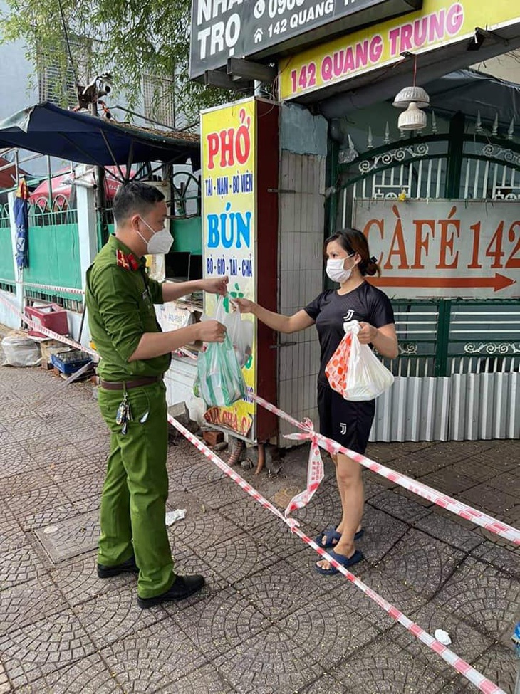 Hơn 30 ngày được cưu mang nơi đất khách - Ảnh 1.