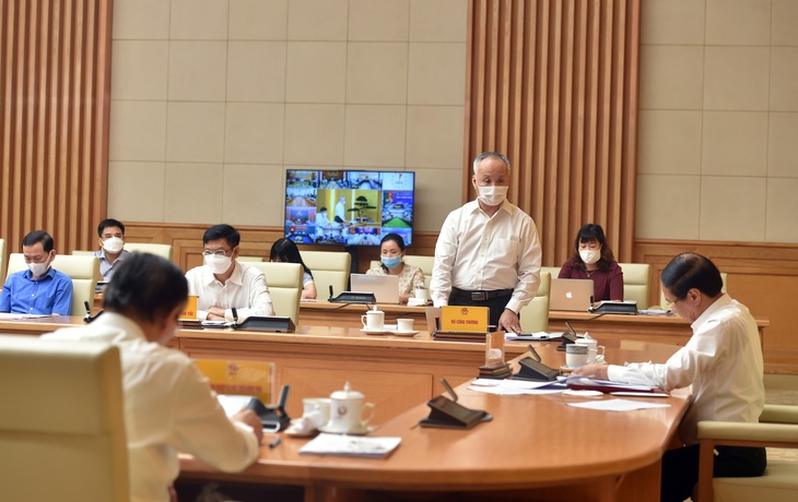 Phó thủ tướng: Có địa phương quá cứng nhắc với quy định sang xe, đổi tài - Ảnh 1. Phó thủ tướng: Có địa phương quá cứng nhắc với quy định sang xe, đổi tài - Ảnh 1.