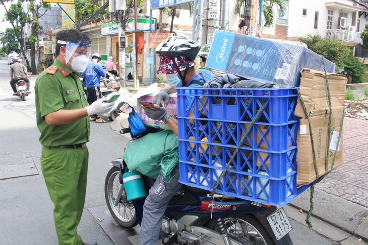 Các ứng dụng ngóng hướng dẫn giao hàng liên quận từ 16-9 - Ảnh 1.