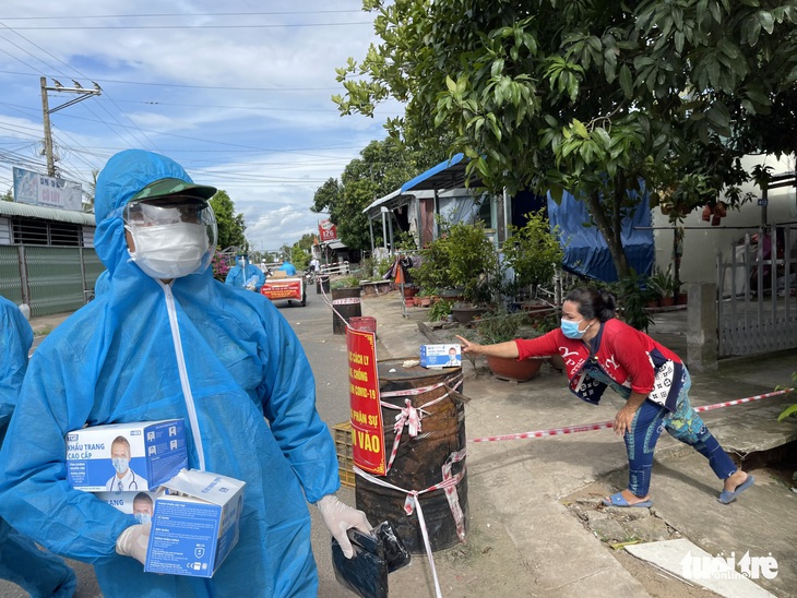 Bị Thủ tướng ‘điểm danh’ lúc nửa đêm, An Giang họp khẩn cấp với 4 huyện, thành phố - Ảnh 3.