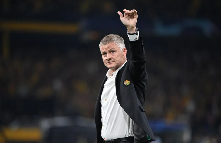 HLV Solskjaer lý giải việc thay Ronaldo trong trận thua Young Boys - Ảnh 1.