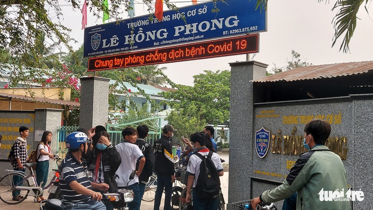 An Giang có trên 78.000 học sinh không có điều kiện học trực tuyến - Ảnh 1.