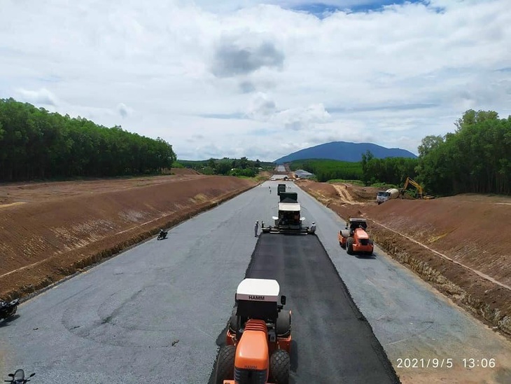 Cao tốc Dầu Giây - Phan Thiết đúng tiến độ, khu vực nào hưởng lợi? - Ảnh 1.