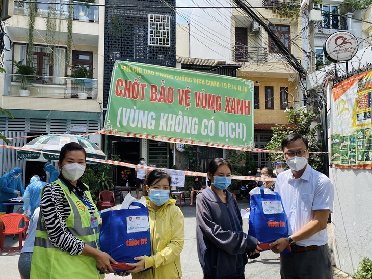 Hơn 2.000 phần quà cho một mùa tết đoàn viên ấm áp - Ảnh 1.