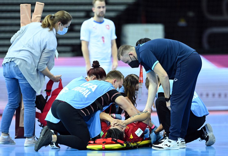 Đức Tùng vắng mặt trong trận đấu với đội tuyển futsal Nga - Ảnh 1.