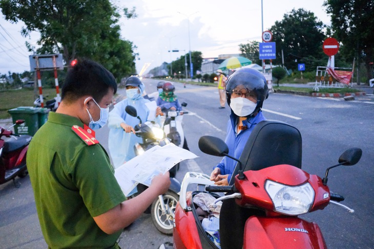 muon ra vao da nang phai duoc chu tich tp cho phep