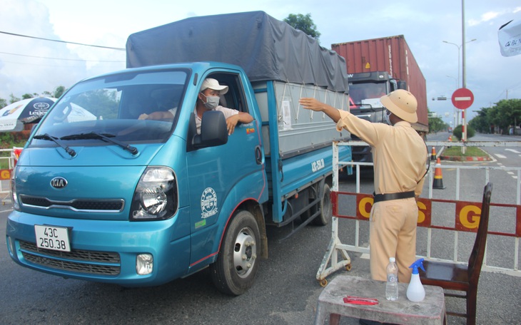 Muốn vào Đà Nẵng chăm bệnh người thân nhưng chưa biết nộp đơn qua kênh nào?