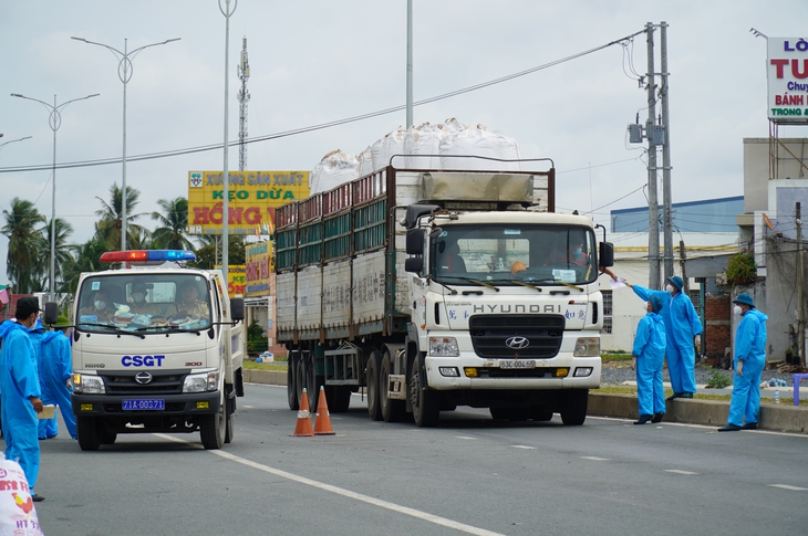 Chống dịch không thể mỗi nơi một kiểu - Ảnh 3.