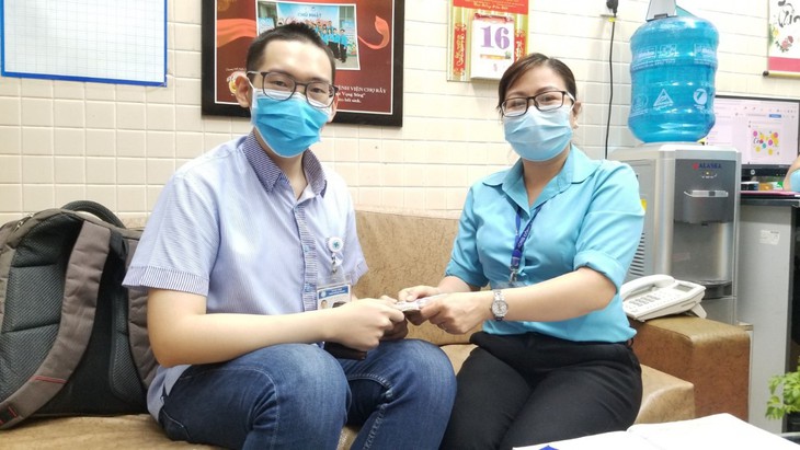 Chàng trai đều đặn chia học bổng với bệnh nhân nghèo suốt 9 năm - Ảnh 1. Chàng trai đều đặn chia học bổng với bệnh nhân nghèo suốt 9 năm - Ảnh 1.