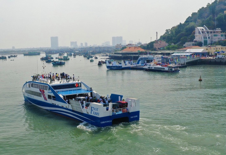 Người tiêm 1 mũi vắc xin đi máy bay, tàu hỏa không phải xét nghiệm - Ảnh 2.