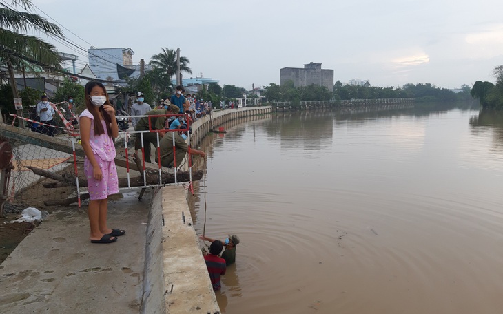 Phát hiện người đàn ông té sông Bảo Định chết gần chốt phong tỏa