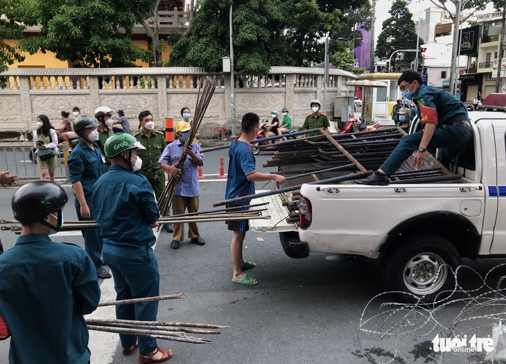 Hàng trăm chốt liên quận đã được tháo dỡ, đường sá TP.HCM nhộn nhịp hẳn - Ảnh 3.