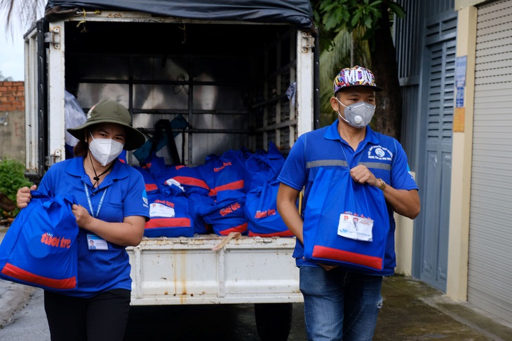 Cùng Tuổi Trẻ mang quà cứu trợ đến người dân khó khăn - Ảnh 5.