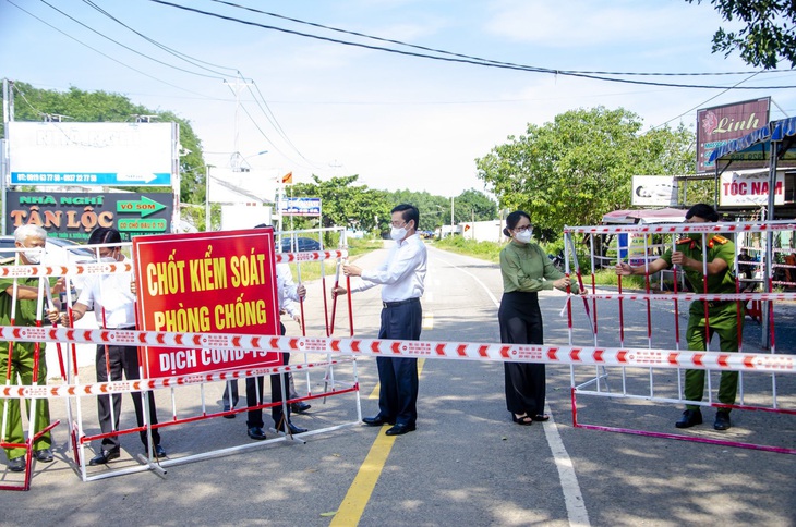 Bà Rịa - Vũng Tàu áp dụng giãn cách nửa đỏ - nửa xanh - Ảnh 1.