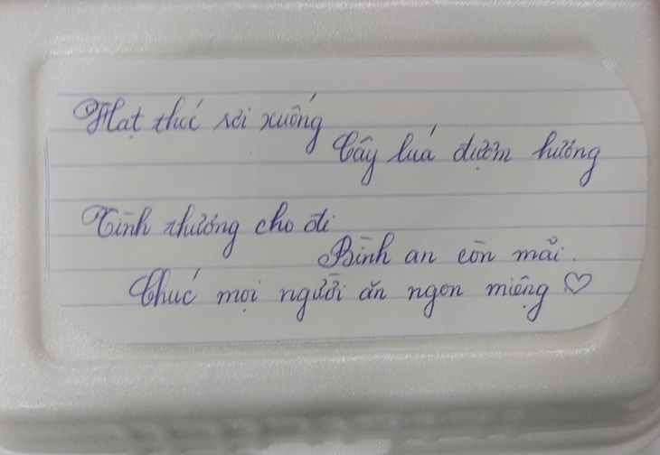 Chúng tôi gọi đó là những hộp cơm ẤM, thành phố sẽ bình yên trở lại! - Ảnh 5.