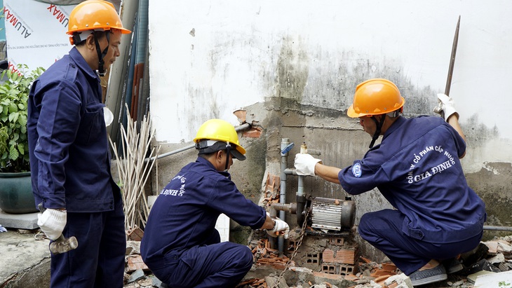 Sở Xây dựng đề nghị cho dịch vụ sửa chữa điện, nước hoạt động - Ảnh 1. Sở Xây dựng đề nghị cho dịch vụ sửa chữa điện, nước hoạt động - Ảnh 1.