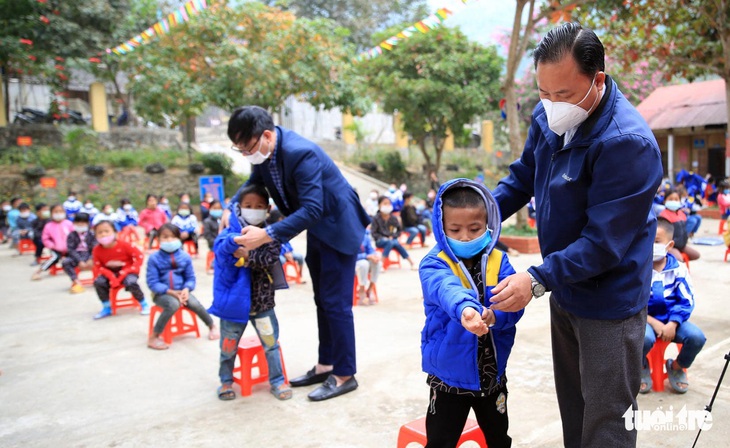 Nghệ An không bắn pháo hoa, trích gần 30 tỉ đồng hỗ trợ bà con đón Tết - Ảnh 1.