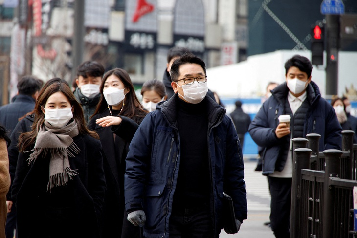 Tòa án ở Seoul: Cửa hàng lớn, thiếu niên được miễn thông hành vắc xin - Ảnh 1.