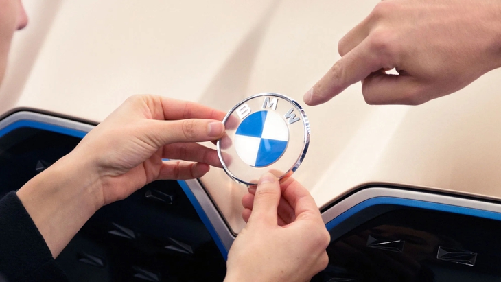 Vì sao BMW quyết không tự sản xuất pin xe điện như mọi đối thủ? - Ảnh 1.