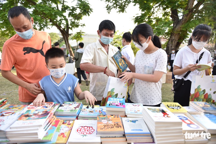 Tết yêu thương cho trẻ mồ côi - Ảnh 4.