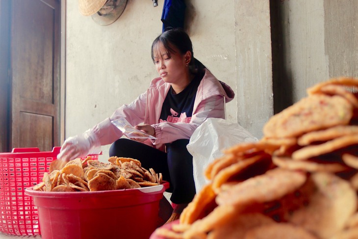 Quần quật làm thêm, săn học bổng đến giảng đường - Ảnh 2.