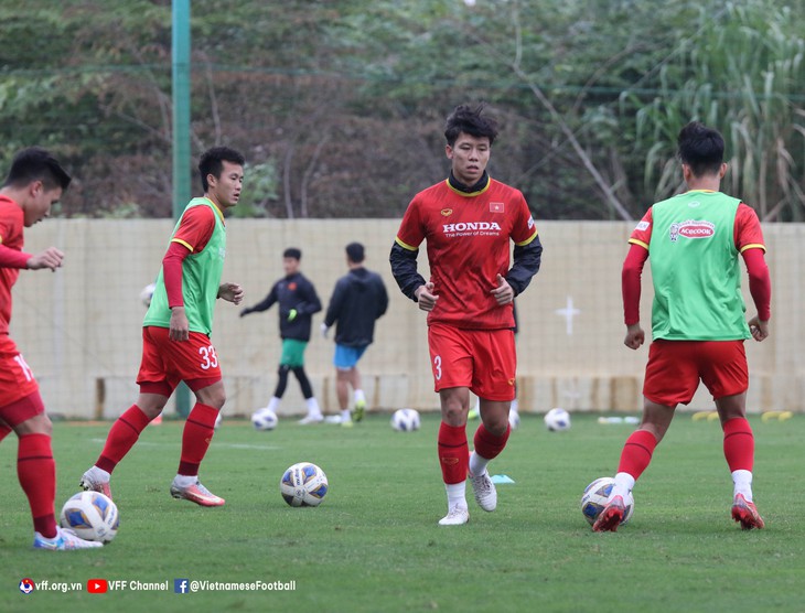 Hoàng Đức trở lại, Bùi Tiến Dũng phải đeo khẩu trang tập luyện - Ảnh 2. Hoàng Đức trở lại, Bùi Tiến Dũng phải đeo khẩu trang tập luyện - Ảnh 2.