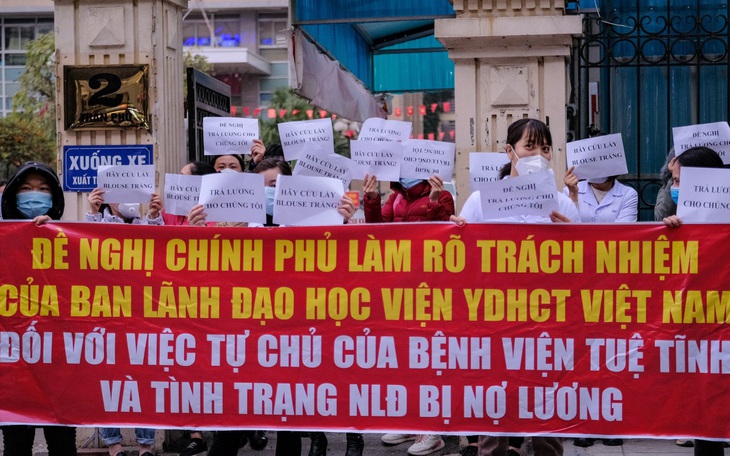 Hỗ trợ 3 triệu/người cho y bác sĩ Bệnh viện Tuệ Tĩnh bị nợ lương