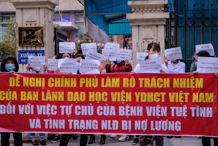 Hỗ trợ 3 triệu/người cho y bác sĩ Bệnh viện Tuệ Tĩnh bị nợ lương - Ảnh 1.