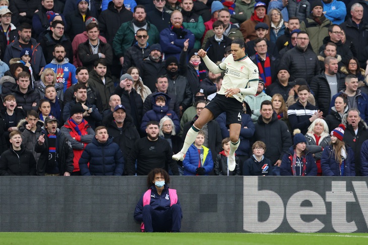 Thắng thuyết phục Crystal Palace, Liverpool rút ngắn khoảng cách với Man City - Ảnh 1.