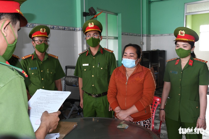 Bắt người phụ nữ chiếm đoạt 19 tỉ đồng của nhiều hộ dân nuôi cá lóc - Ảnh 1.