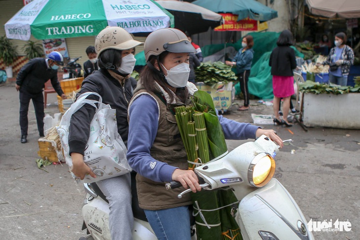 Chợ lá dong lâu đời nhất Hà Nội: Bán đến đâu, lấy đến đấy’ vì khách mua giảm - Ảnh 7.