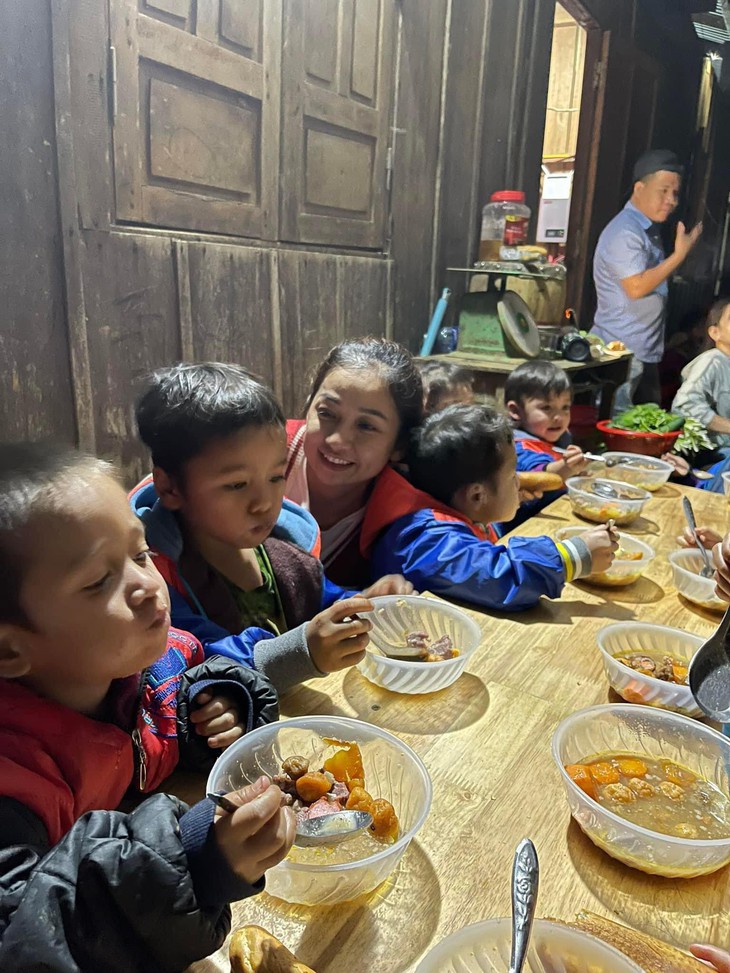 Gửi trao hơi ấm ngày xuân đến vùng xa những ngày cuối năm - Ảnh 1. Gửi trao hơi ấm ngày xuân đến vùng xa những ngày cuối năm - Ảnh 1.