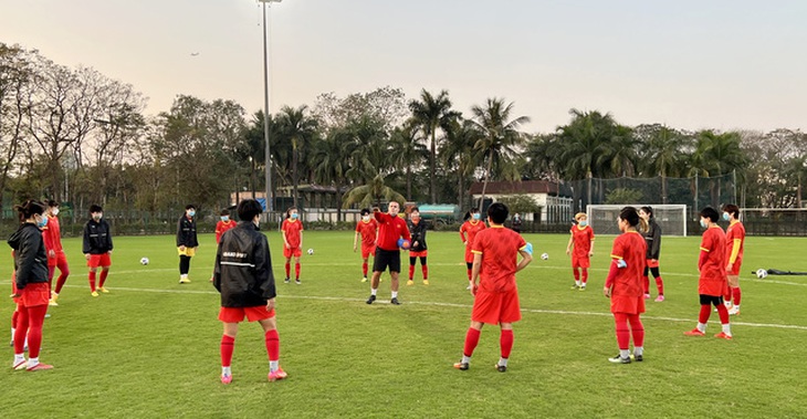 HLV Mai Đức Chung: Chúng tôi sẵn sàng xa nhà dịp Tết để thực hiện giấc mơ World Cup’ - Ảnh 2.