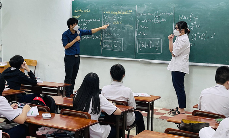 Nhiều trường học ở TP.HCM tung chiêu để đảm bảo học sinh an toàn khi học trực tiếp - Ảnh 1.