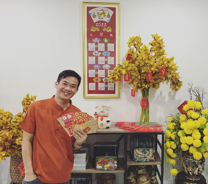 Gần 20 triệu đồng một bình hoa bằng len ngày cận Tết, chủ tiệm làm không kịp - Ảnh 1. Gần 20 triệu đồng một bình hoa bằng len ngày cận Tết, chủ tiệm làm không kịp - Ảnh 1.