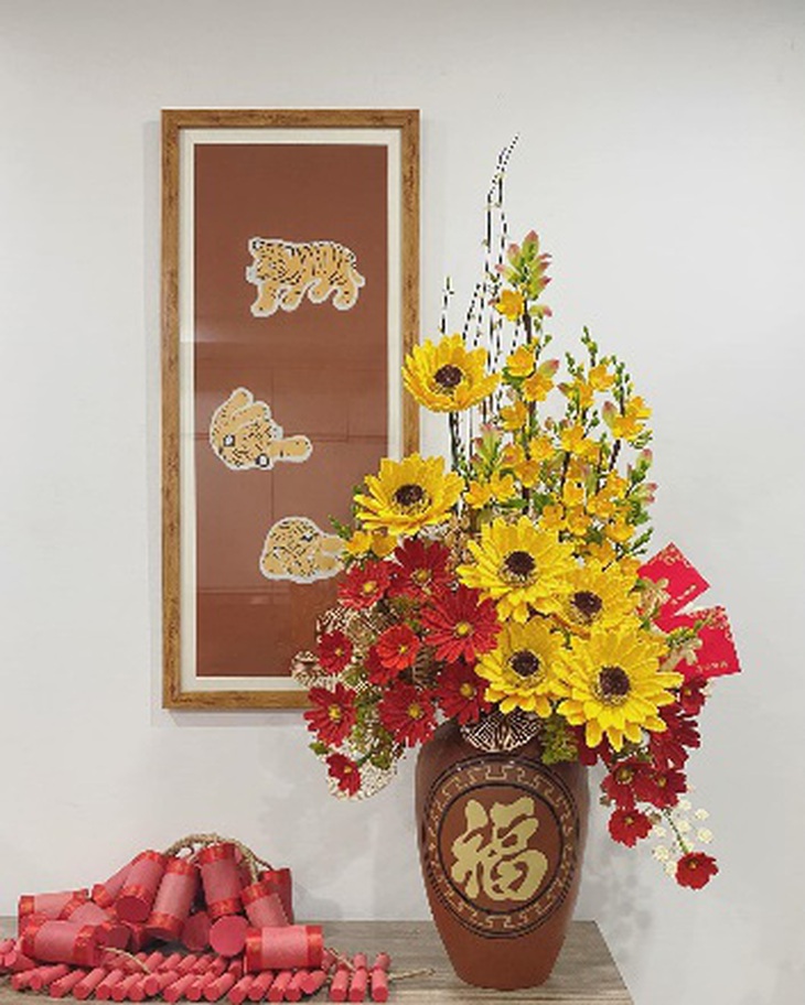 Gần 20 triệu đồng một bình hoa bằng len ngày cận Tết, chủ tiệm làm không kịp - Ảnh 2. Gần 20 triệu đồng một bình hoa bằng len ngày cận Tết, chủ tiệm làm không kịp - Ảnh 2.