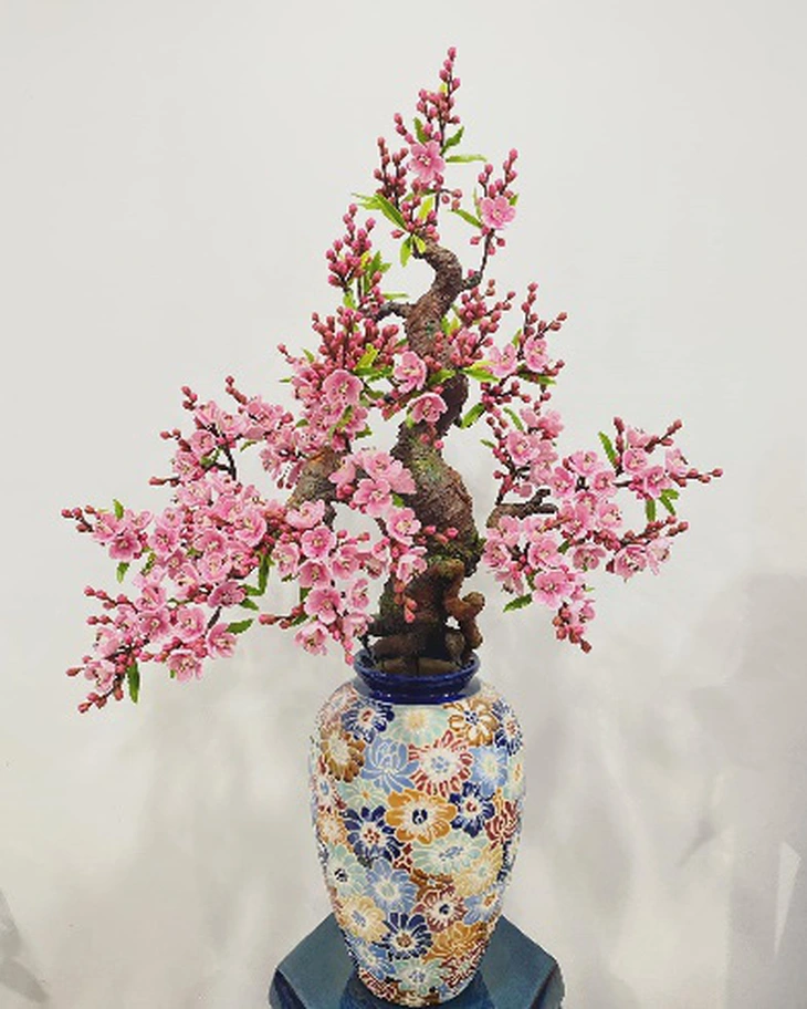 Gần 20 triệu đồng một bình hoa bằng len ngày cận Tết, chủ tiệm làm không kịp - Ảnh 5. Gần 20 triệu đồng một bình hoa bằng len ngày cận Tết, chủ tiệm làm không kịp - Ảnh 5.