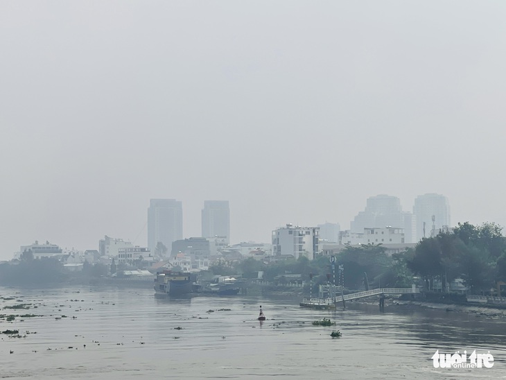 TP.HCM, Hà Nội sương mù từ sáng tới trưa - Ảnh 3.