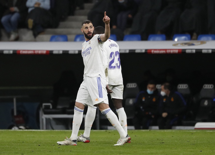 Vinicius Jr trở lại cùng Benzema, Real vùi dập Valencia - Ảnh 4.