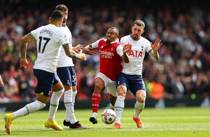 Đánh bại Tottenham, Arsenal tiếp tục dẫn đầu bảng xếp hạng - Ảnh 2.