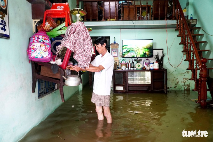 Hàng ngàn nhà dân chìm trong nước lũ - Ảnh 2. Hàng ngàn nhà dân chìm trong nước lũ - Ảnh 2.