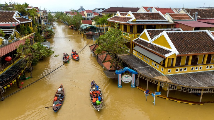 Hàng ngàn nhà dân chìm trong nước lũ - Ảnh 1. Hàng ngàn nhà dân chìm trong nước lũ - Ảnh 1.