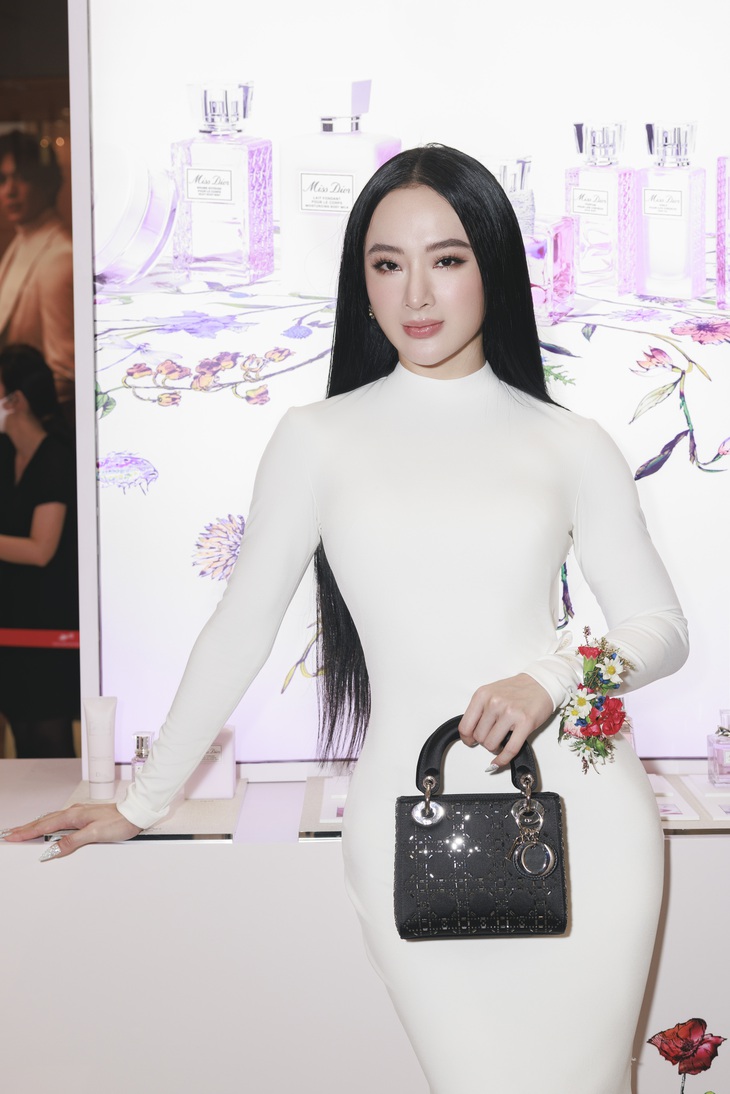Nhã Phương, Diễm My 9X và Angela Phương Trinh đọ nhan sắc gây thương nhớ - Ảnh 4. Nhã Phương, Diễm My 9X và Angela Phương Trinh đọ nhan sắc gây thương nhớ - Ảnh 4.
