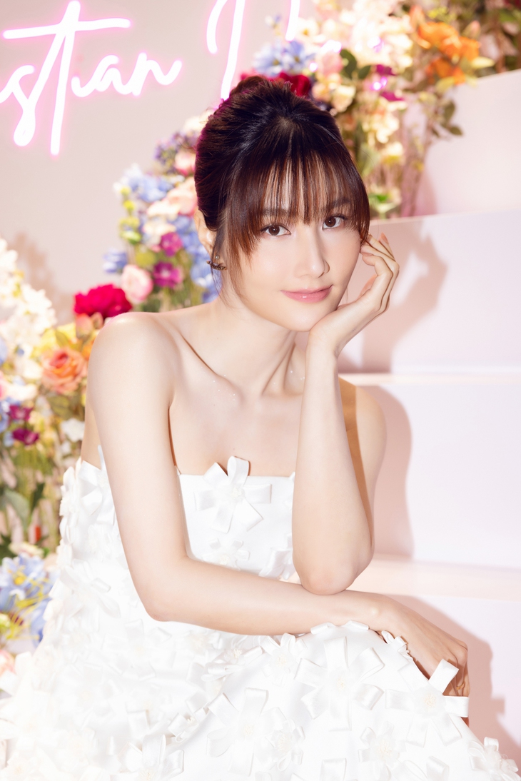 Nhã Phương, Diễm My 9X và Angela Phương Trinh đọ nhan sắc gây thương nhớ - Ảnh 3. Nhã Phương, Diễm My 9X và Angela Phương Trinh đọ nhan sắc gây thương nhớ - Ảnh 3.