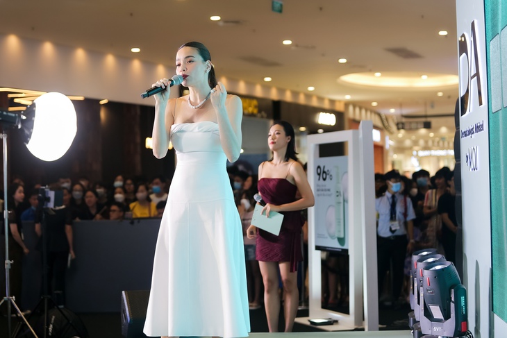 Hồ Ngọc Hà lần đầu tái xuất sau vụ mất trộm 3 tỉ đồng - Ảnh 2. Hồ Ngọc Hà lần đầu tái xuất sau vụ mất trộm 3 tỉ đồng - Ảnh 2.