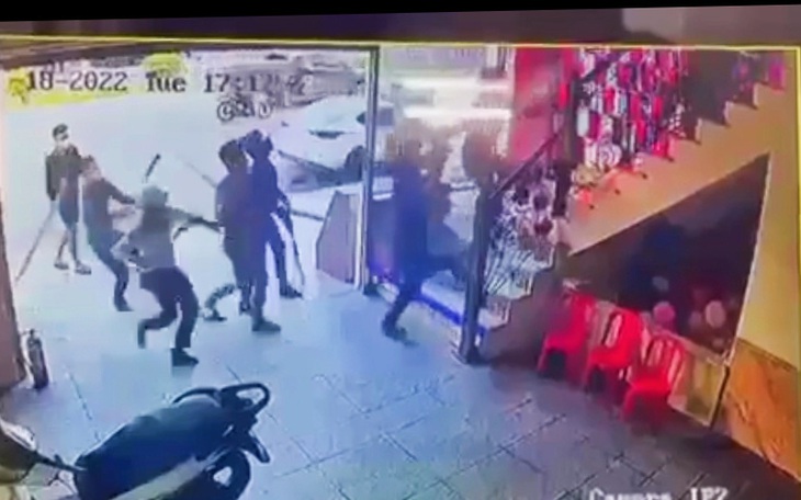 Tuyên án các bị cáo trong vụ hỗn chiến gần quán karaoke - Ảnh 2.