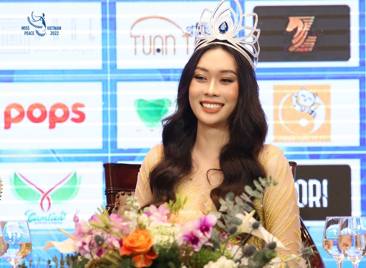 Ngắm top 3 Miss Peace Vietnam 2022 rạng rỡ về TP.HCM - Ảnh 4.