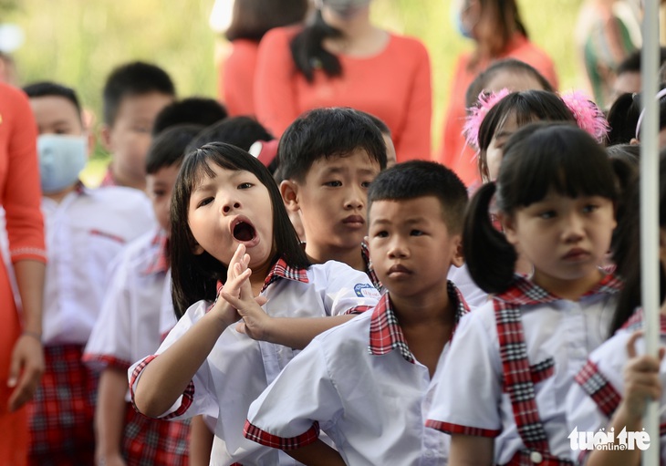 Với trẻ, đi học sớm là tra tấn - Ảnh 1.